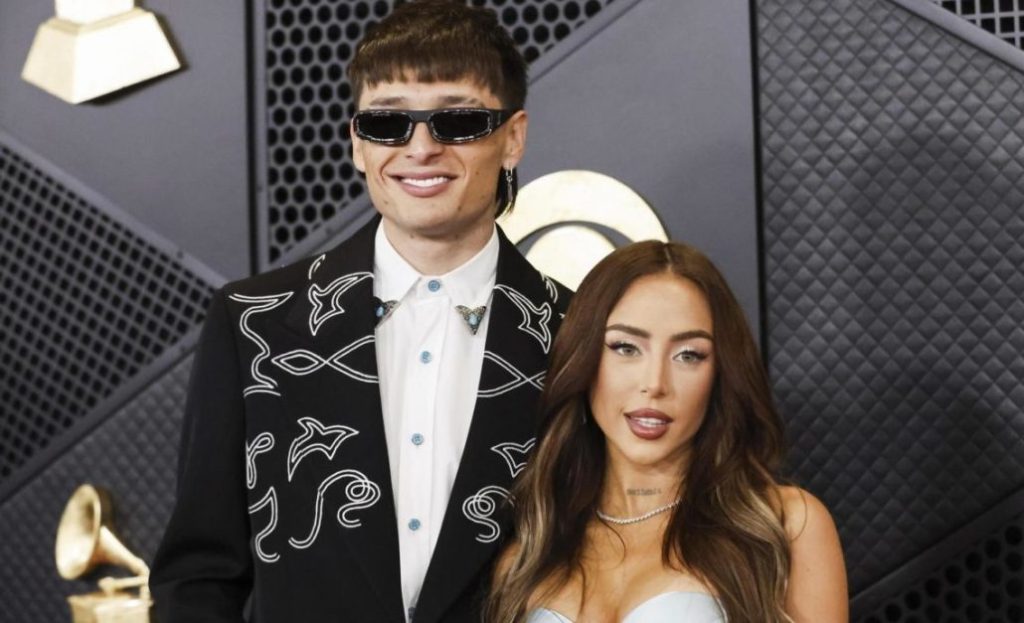 Modelo vista junto a Peso Pluma afirma desconocía que el cantante tenía novia