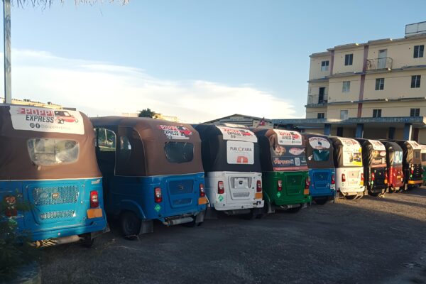 Intrant multa 14 taxistas “Poppi Express”