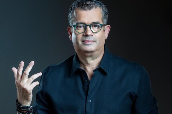 Roger Zayas revive “Consuelo”, su canción compuesta hace 28 años