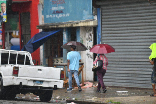 COE aumenta a 11 las provincias en alerta por vaguada