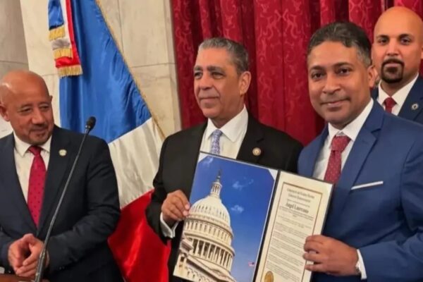 Ángel Laureano, director de Color Visión, recibe reconocimiento en el Congreso de los Estados Unidos