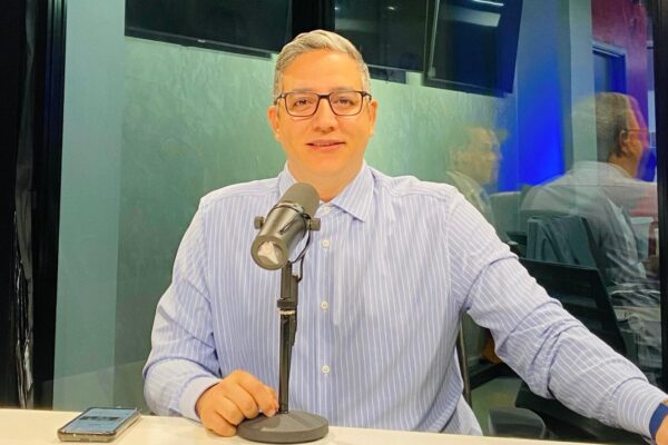 Rodolfo Santos afirma es más efectivo en la política trabajar con mujeres y que hay «princesos políticos”