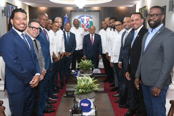 AIBI Visita al presidente de la Cámara de Diputados para tratar temas sobre protección al béisbol dominicano
