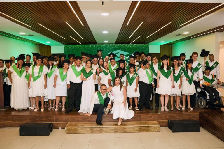Fundación “Yo También Puedo” celebra graduación con 53 jóvenes en situación de discapacidad