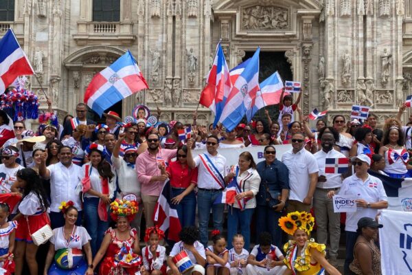 Cientos de criollos celebran la Parada Dominicana en Milano, Italia