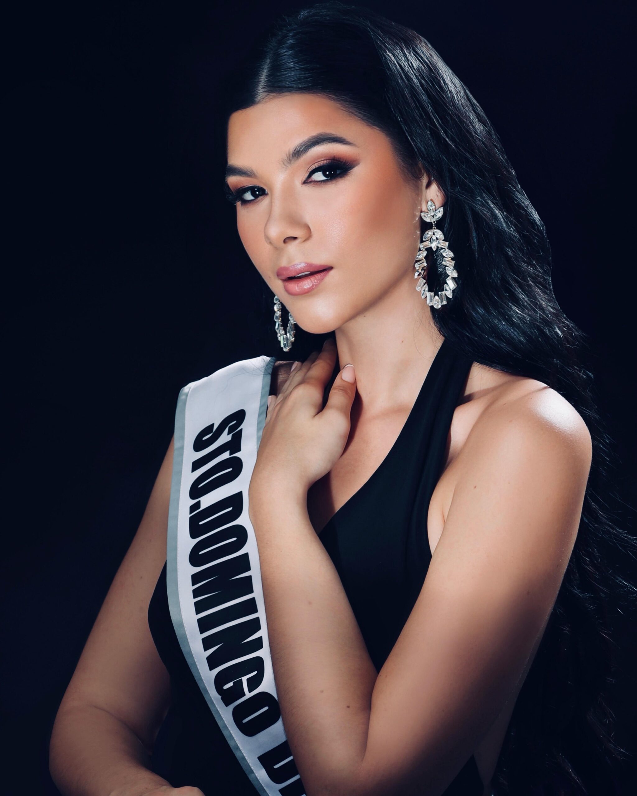 En un acto profundamente conmovedor y cargado de sensibilidad social, Ana Marina Maspons, representante del municipio Santo Domingo de Guzmán en el certamen Miss República