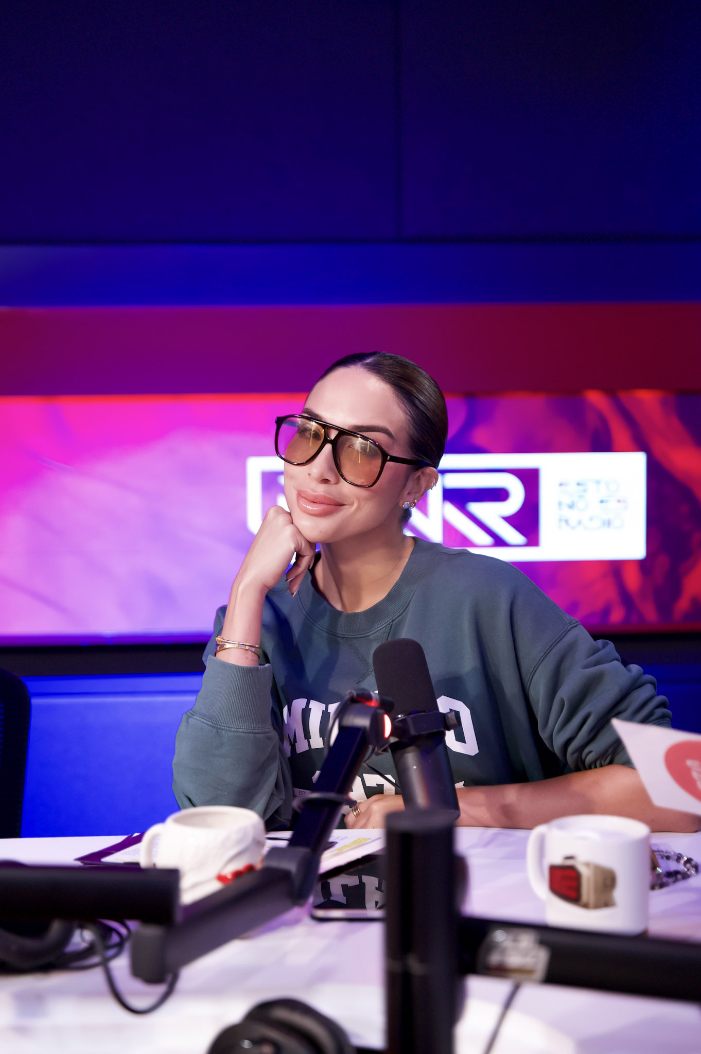 Como una forma de evitar futuros rumores, la comunicadora Gabi Desangles confesó este jueves en el programa Esto No es Radio que actualmente se encuentra conociendo a alguien