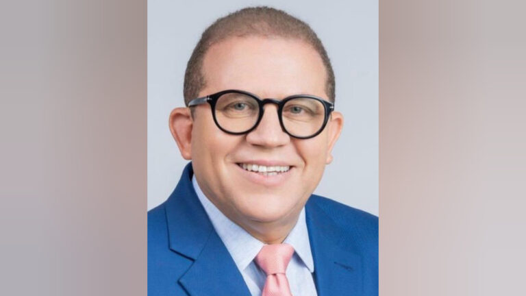 Rafael Castillo, vocero de los diputados de la Fuerza del Pueblo, anuncia aspiración a la Dirección Política