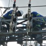 Edeeste inicia trabajos para reforzar suministro eléctrico en la Jacobo Majluta con nuevo circuito