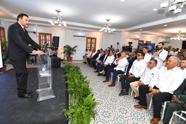 Senador Aneudy Ortiz Sajiun rinde cuentas sobre su primer año de gestión