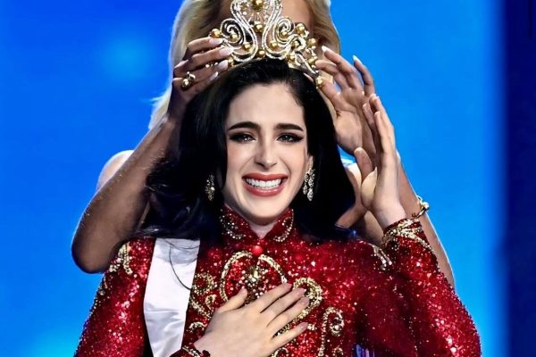 Fátima Bosch, Miss Universo México 2025, se coronó como la nueva Miss Universo 2025 en una ceremonia celebrada en Tailandia.