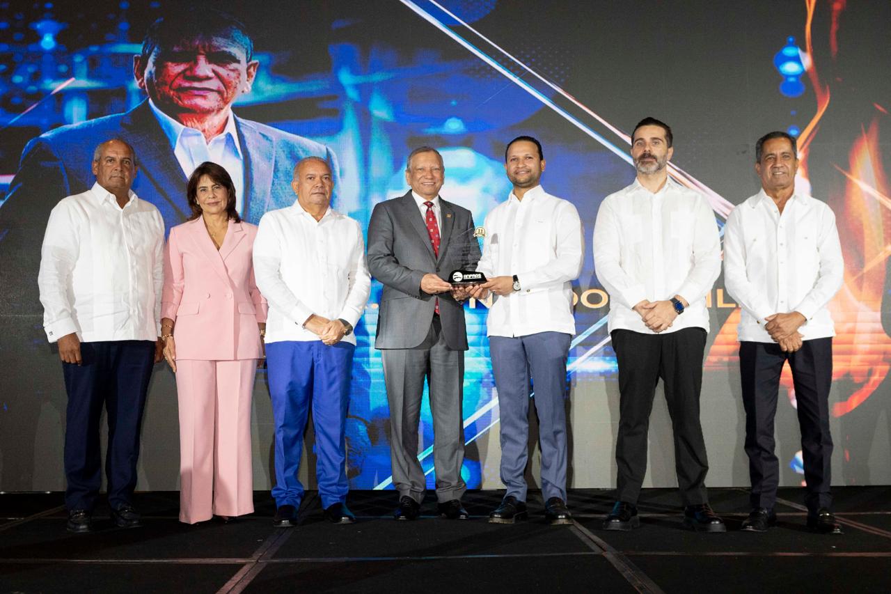 Productores de asfalto reconocen a Leonardo Aguilera por su apoyo al desarrollo del sector