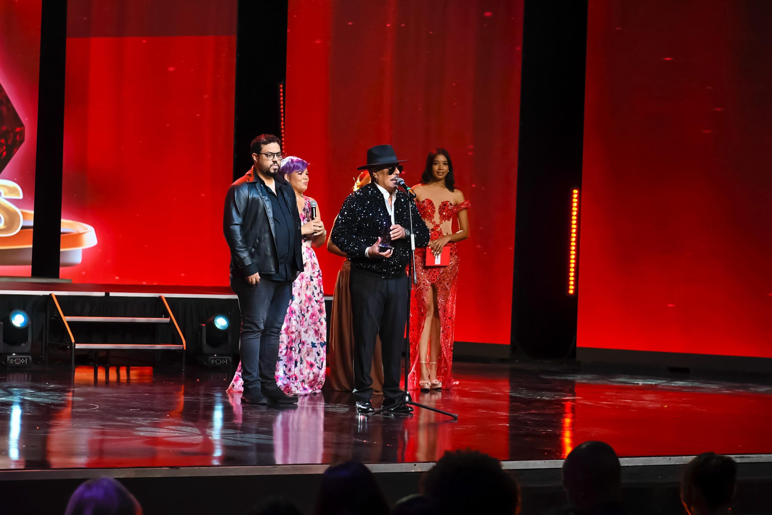 Aramis Camilo triunfa como Merenguero del Año 2025 en los Glamour Music Awards