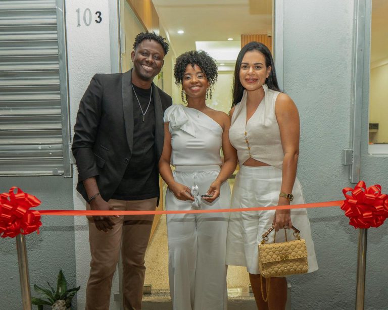 Leidys Natural Hair Salón celebra su décimo aniversario con reinauguración en La Romana