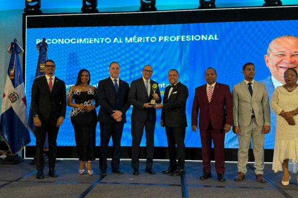 CODIA reconoce al ingeniero Ramón Aguilera