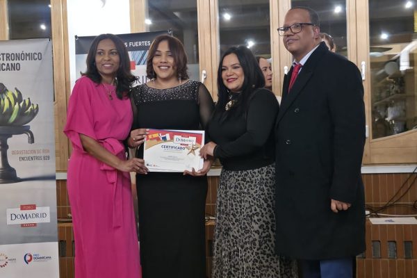 Festival Gastronómico RD Exquisita reconoce en Madrid a la periodista Sudelka García