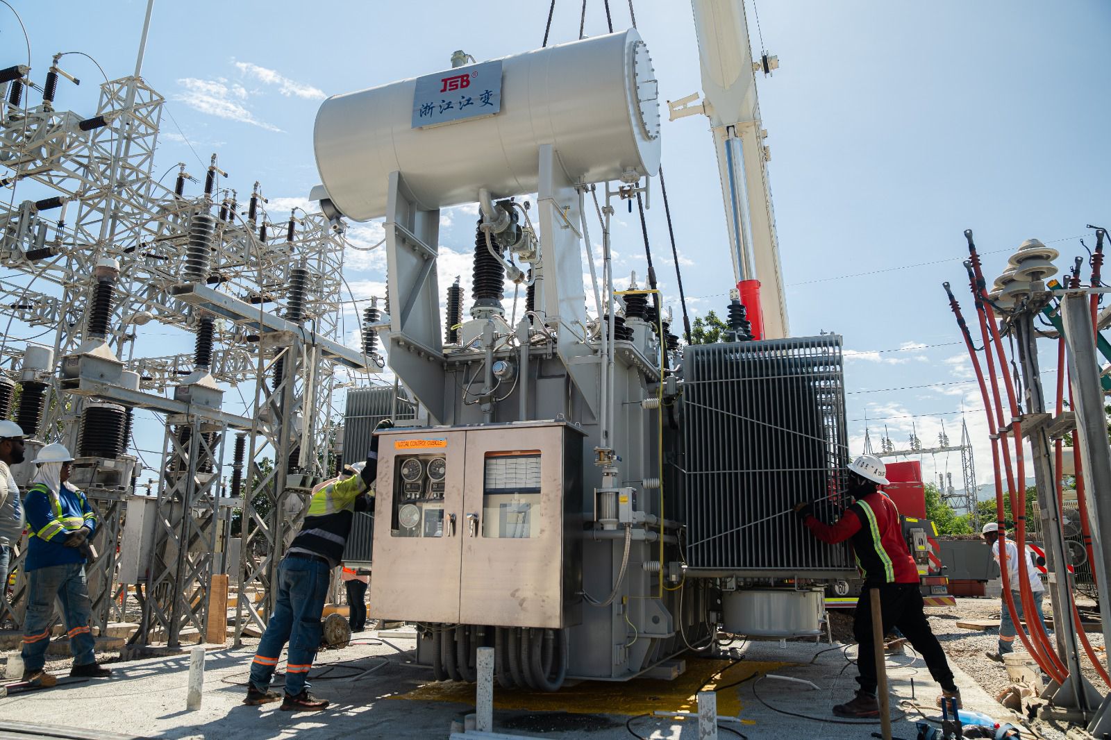 Edesur pone en servicio nuevo transformador de potencia en Barahona