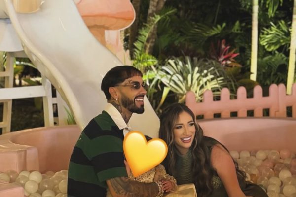 Anuel AA y Laury Saavedra celebraron primer año de su hija
