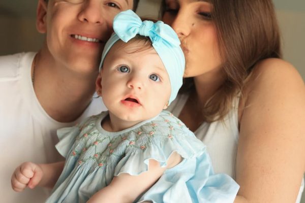 ¡Ternura a la vista! Lele Pons y Guaynaa muestran rostro de su hija