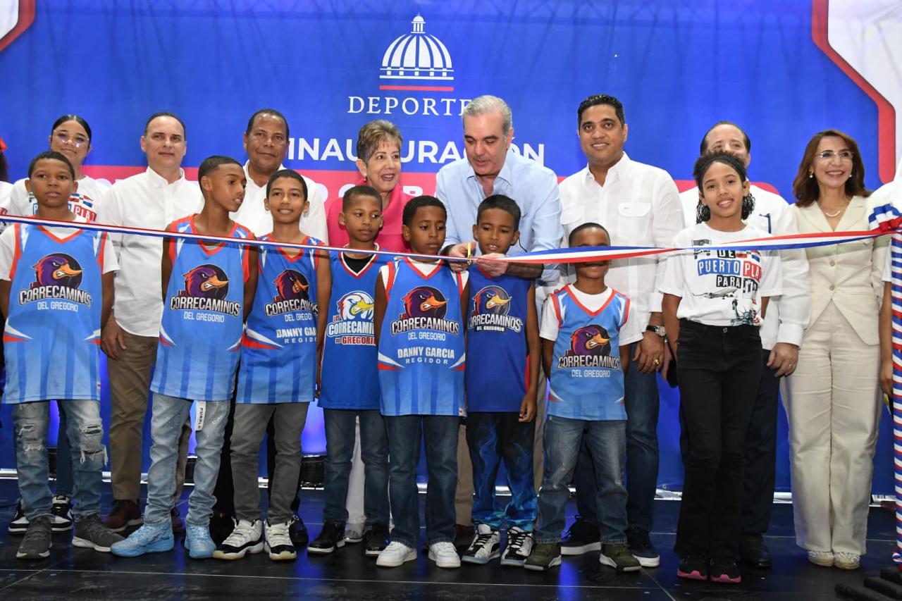 Presidente Abinader entrega dos polideportivos a Puerto Plata