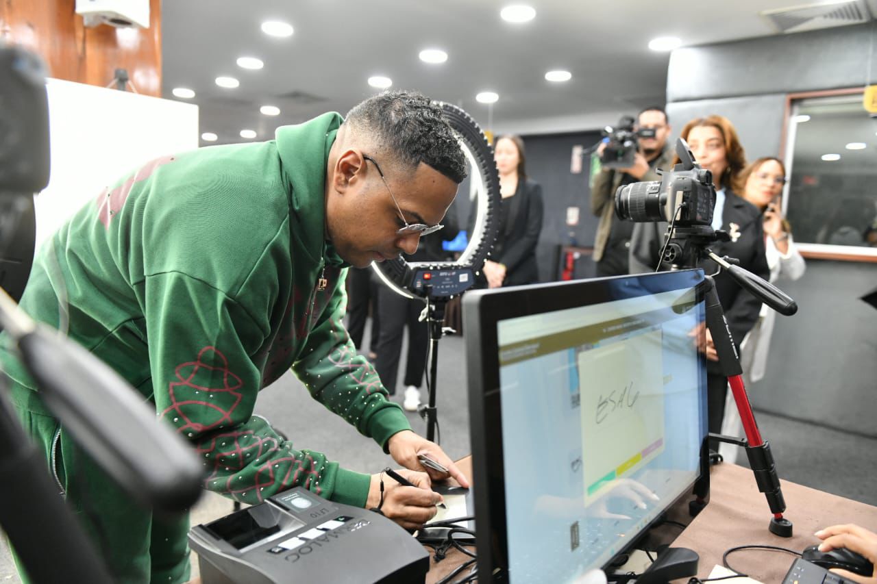 Santiago Matías "Alofoke", primer influencer en recibir nueva cédula