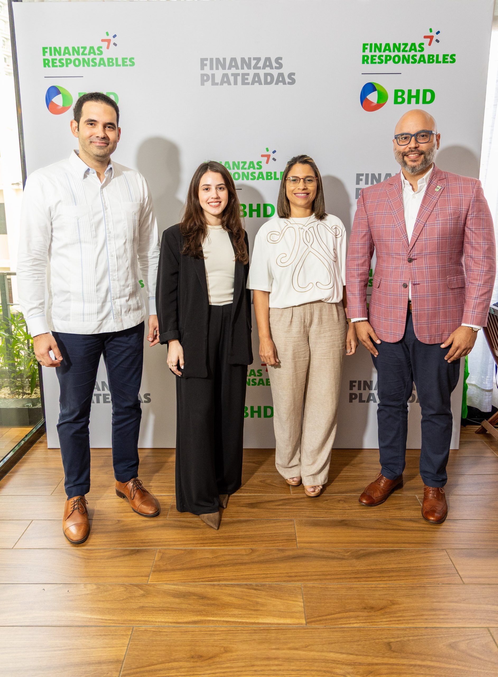 Banco BHD realiza taller de finanzas digitales para adultos mayores