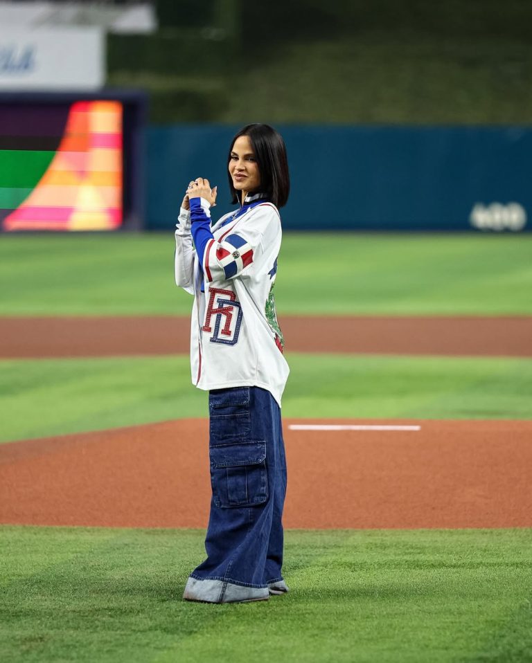 Natti Natasha lanza la primera bola en juego entre RD e Israel