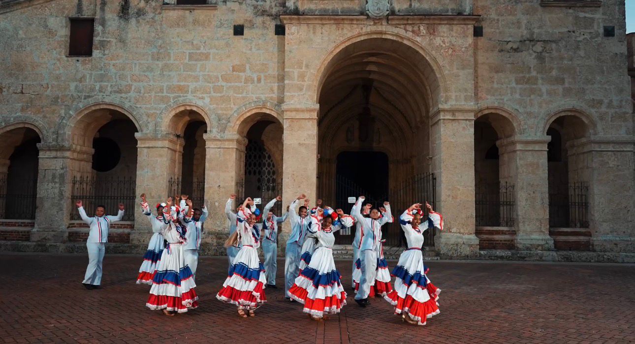 Agrupación “Lo de Aki” estrena álbum “Playlist”