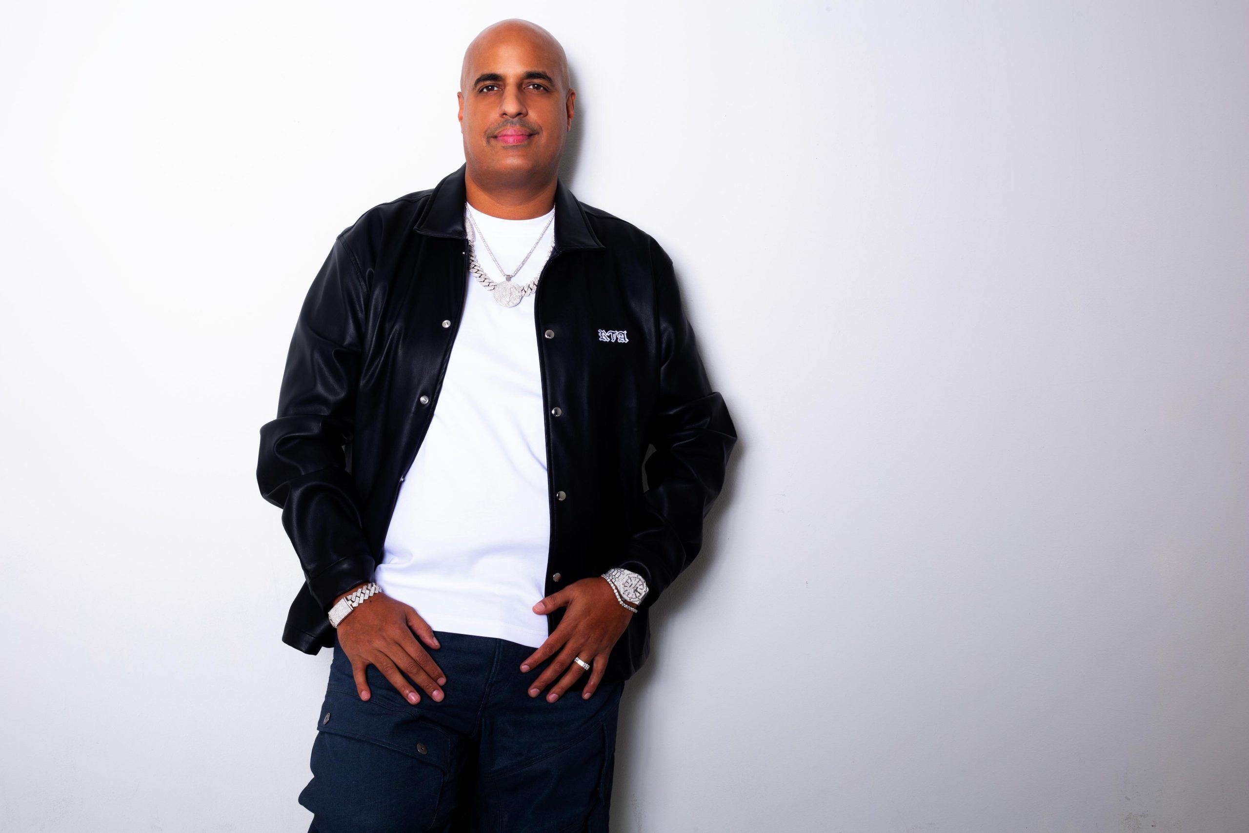 DJ Lobo se apodera de los sábados en "El Ritmo de NY"