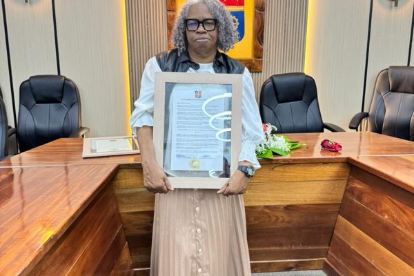 Martha Candela es reconocida como Hija Distinguida por la Alcaldía de La Romana