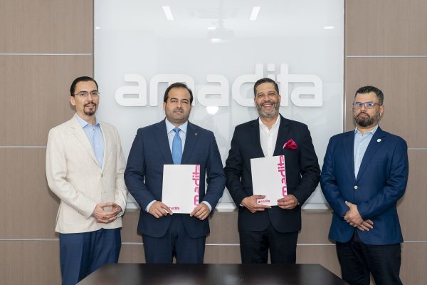 Amadita Laboratorio Clínico y Spine Center firman acuerdo de colaboración