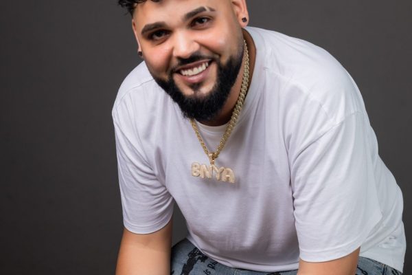 BNYA resalta sus raíces dominicanas al lanzar en merengue su exitoso tema “Positivo”