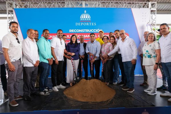 Kelvin Cruz inicia reconstrucción de dos multiusos en Hermanas Mirabal