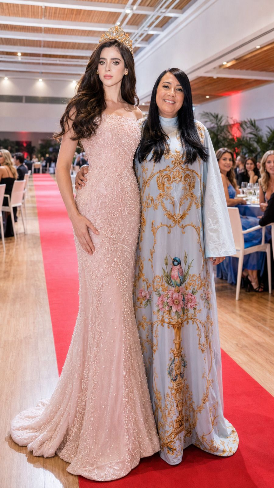 Giannina Azar deslumbra en Mónaco con su colección “María Antonieta” junto a Miss Universo
