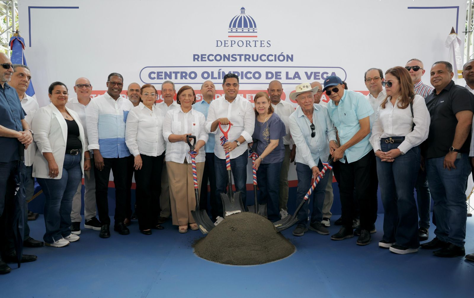 Ministro Kelvin Cruz inicia reconstrucción del Centro Olímpico de La Vega