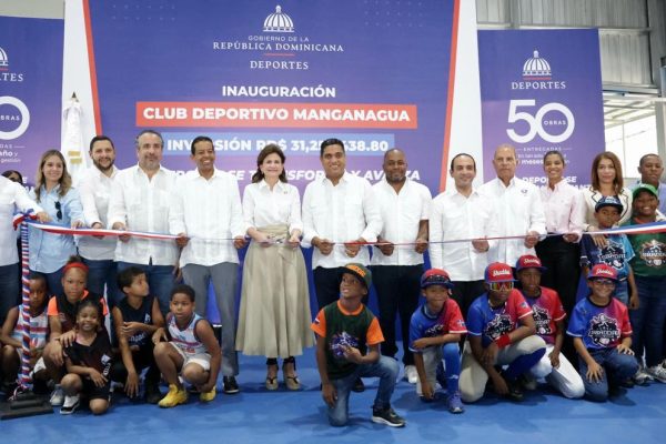 Raquel Peña y Kelvin Cruz entregan nuevo multiuso del Club Manganagua