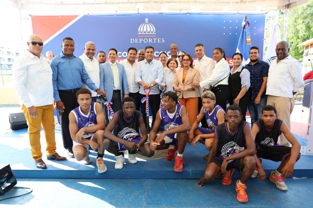 Kelvin Cruz inicia construcción del techado multiuso de Matanzas, Peravia con inversión millonaria