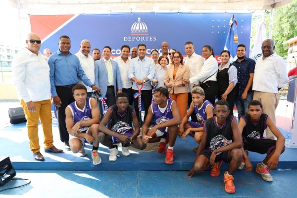 Kelvin Cruz inicia construcción del techado multiuso de Matanzas, Peravia con inversión millonaria