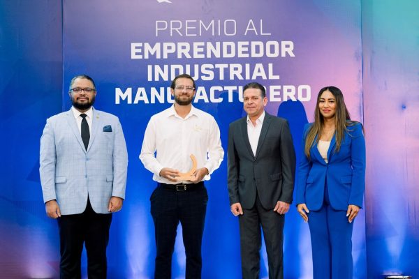 Proindustria reconoce a Pedro Ramón López Oliver por su trayectoria