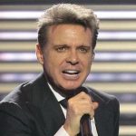 Luis Miguel continúa hospitalizado en Nueva York tras delicada intervención