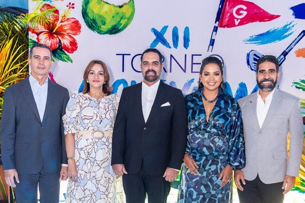Christian del Rosario, Josefina González, Bernardo Then, Franchesca Páez y Fernando Zapeg