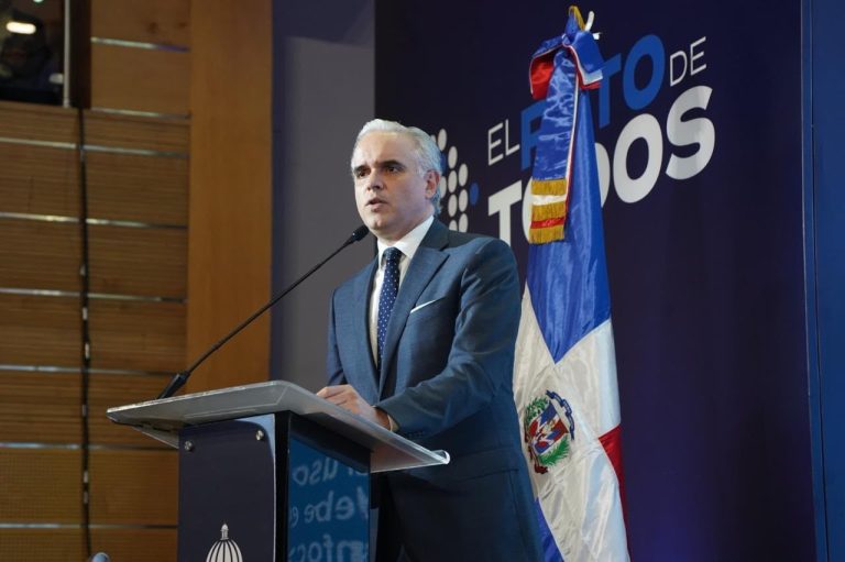 Luis Miguel De Camps instruye aumento de psicólogos y orientadores en escuelas públicas