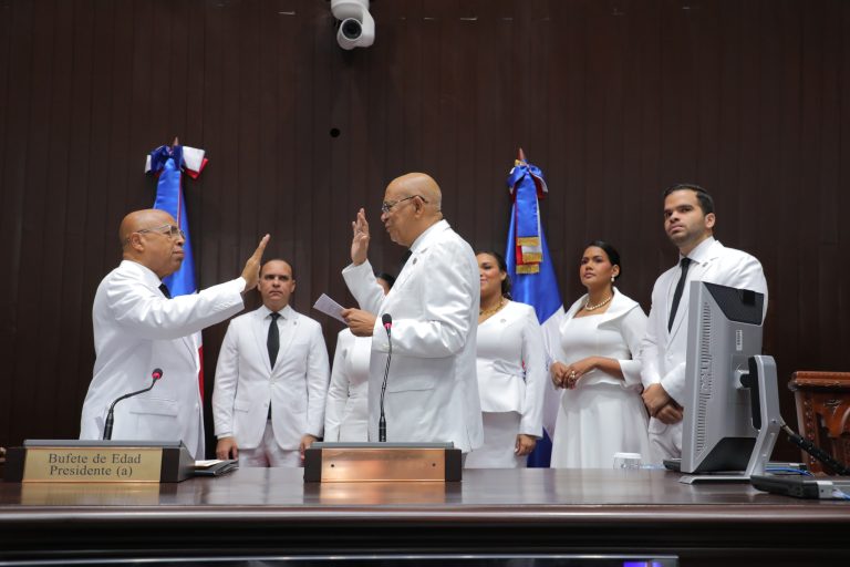 Alfredo Pacheco es ratificado como presidente de la Cámara de Diputados