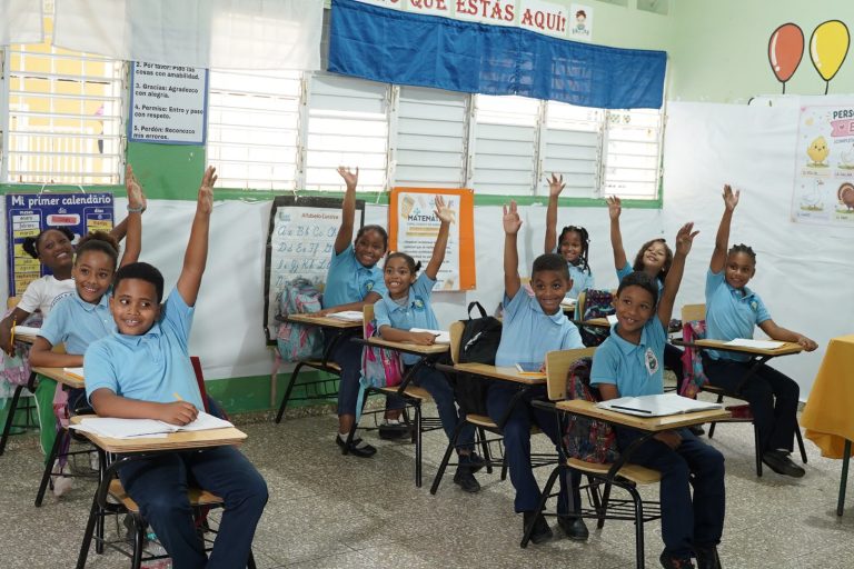 Ministerio de Educación llama a padres, madres y tutores a consultar sus datos para recibir el Bono a Mil