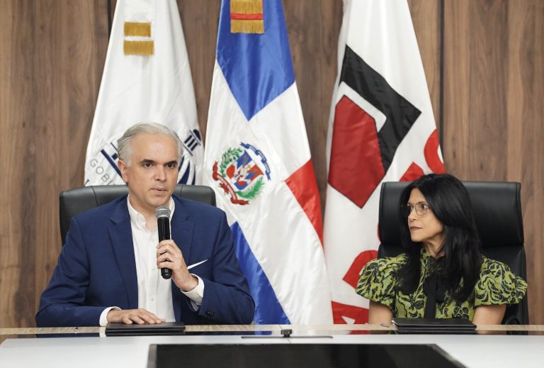 Ministerio de Educación y ADOZONA acuerdan fortalecer la vinculación entre la educación técnico-profesional y las zonas francas
