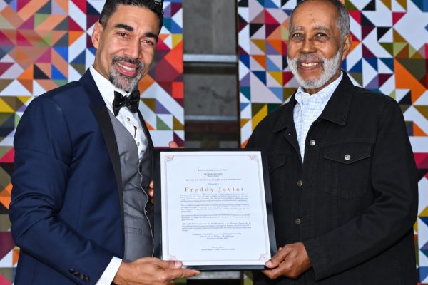 propone al maestro Freddy Javier para el Premio Nacional de Artes Visuales