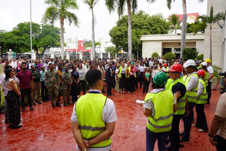 Ministerio de Educación realiza con éxito Simulacro Nacional de Evacuación por Terremoto 2026