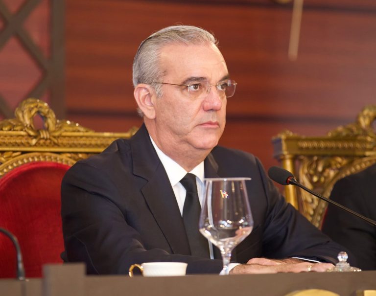 Luis Abinader dice que la palabra doméstica es insultante