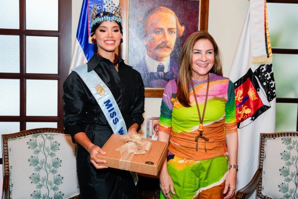 Carolina Mejía reconoce como hija adoptiva de Santo Domingo a Miss Mundo 2026