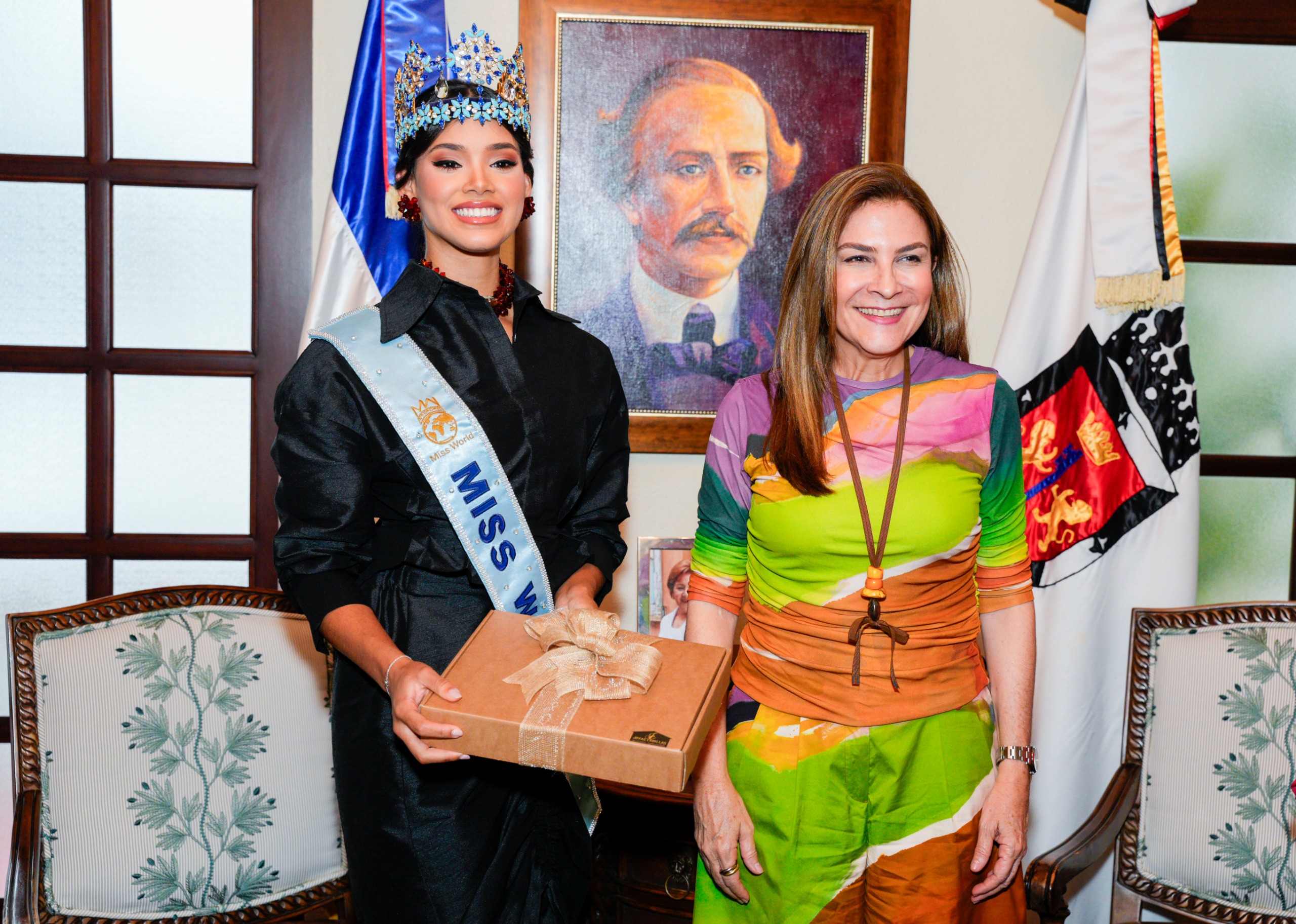Carolina Mejía reconoce como hija adoptiva de Santo Domingo a Miss Mundo 2026
